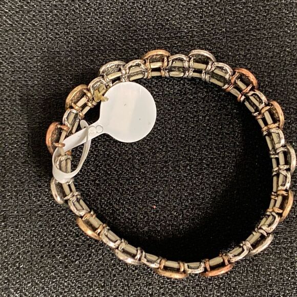 Hammered Style Stretch Bangle
BRACELET ~ One size fits all - New w/tags - Picture 2 of 3